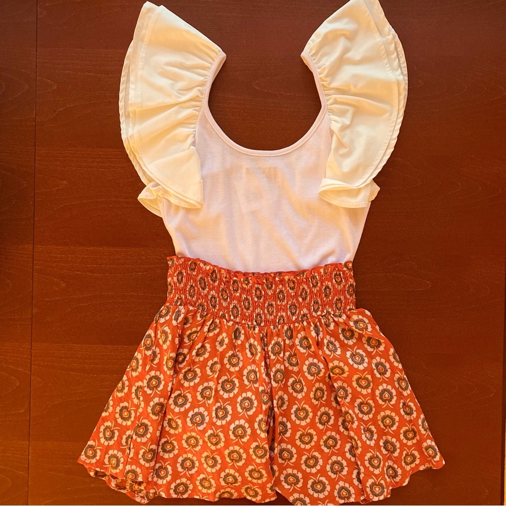 BUCKETLIST SET - White Ruffle Tank and Flutter Shorts Set, Size: Adult Small